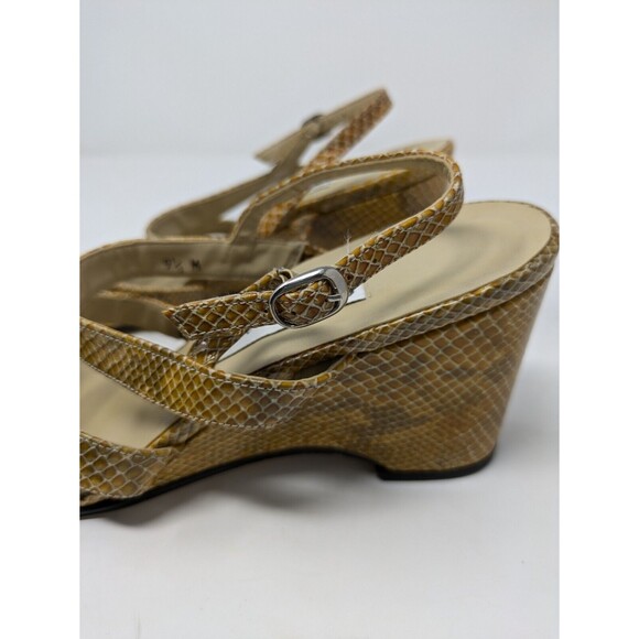 Etienne Aigner Charm Snakeskin Embossed Leather Wedges Gold Tan Sandals 9.5M - Picture 5 of 8